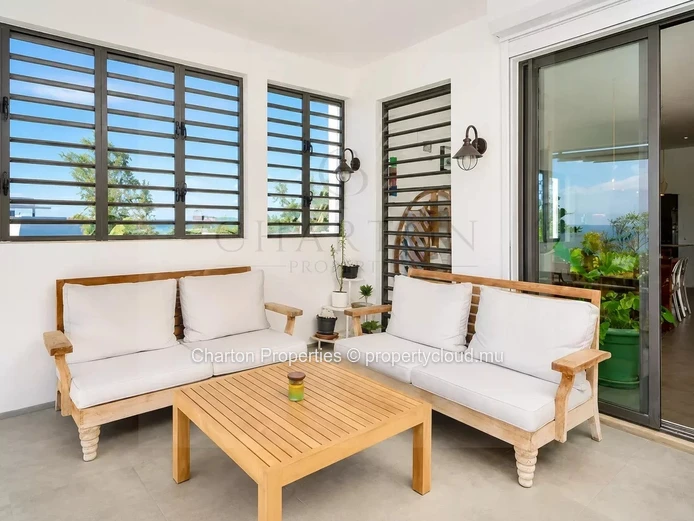 Penthouse d’exception pieds dans l’eau à Péreybère
