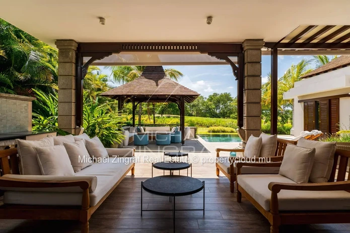 Elegant Contemporary Golfside Villa - Bel Ombre