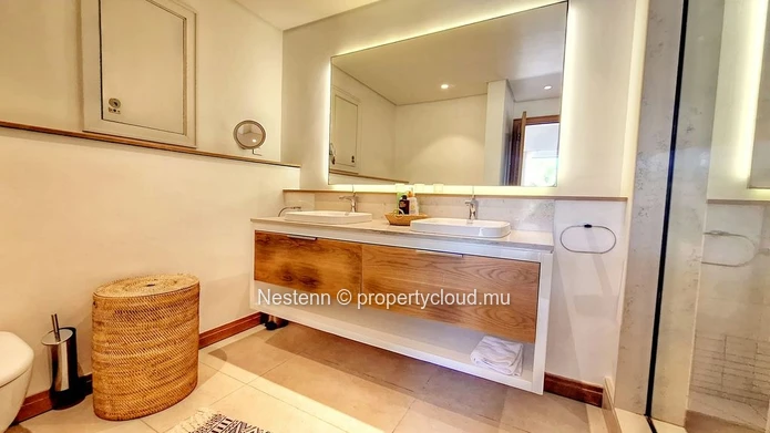2-bed penthouse in a prestigious parc