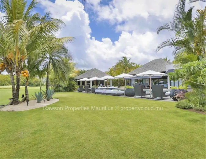 Elegant Villa In A Golf Estate With Sea View.