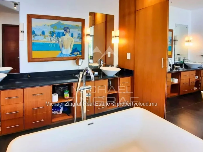 Mauritius – Exceptional 4-Bedroom Beachfront Villa with Panoramic Ocean Views in Pointe aux Canonniers