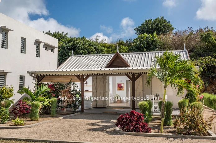 Melville : optez pour cette grande propriété avec villa, dépendances et piscine