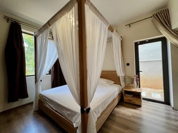8 Bedroom House