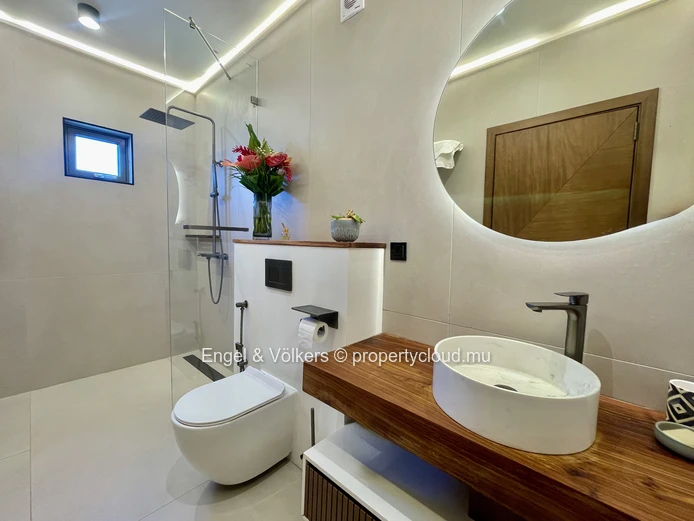 Tropical Luxury Villa with Pool – Just Steps from the Beach