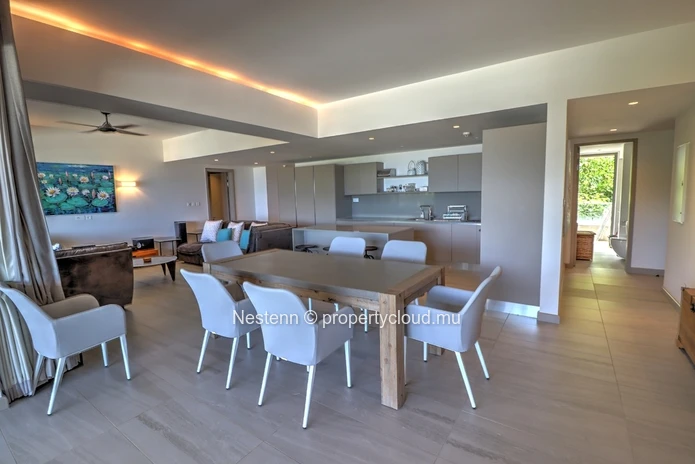 Appartement moderne de 3 chambres avec piscine privée et un accès direct plage 