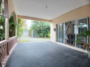 6 Bedroom House