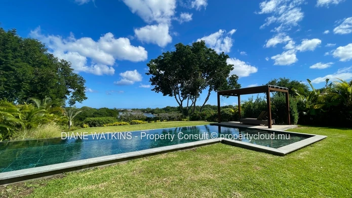 Contemporary Villa with Exquisite Views