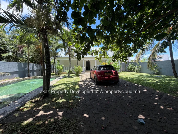Spacious 5-Bedroom Villa with Swimming Pool – Pereybère