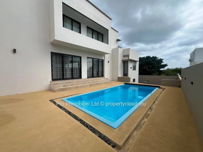 Appartement situé au rez-de-chaussée, dans le cadre calme et verdoyant du Morcellement Green Creek à Flic-en-Flac.