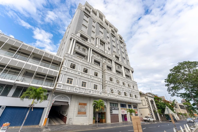 Full floor office for rent in Port Louis