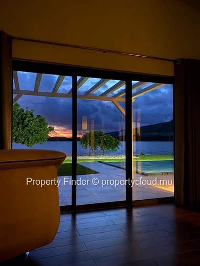 Sumptuous villa for sale in Vieux Grand Port