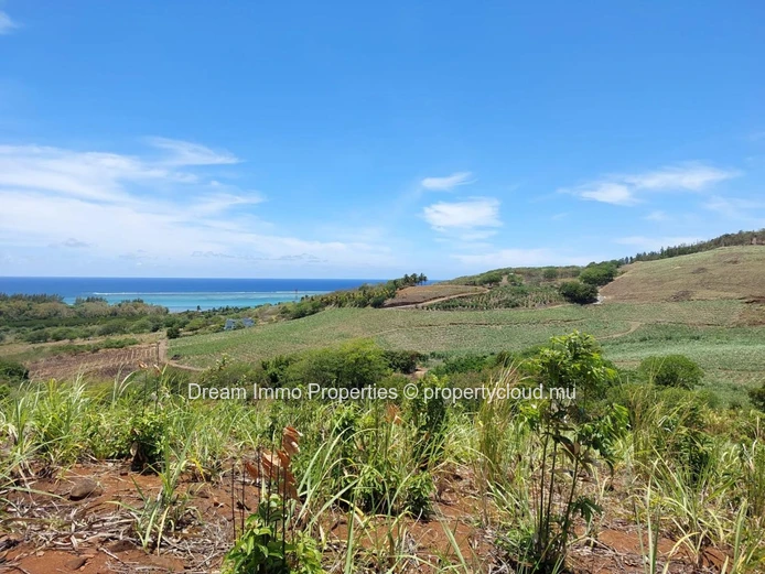 Grand Terrain De 77 Arpents (323 400 M²) Vue Mer A Bel Ombre - Ile Maurice