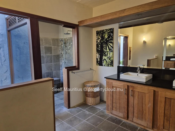 Spacious house in Pereybere