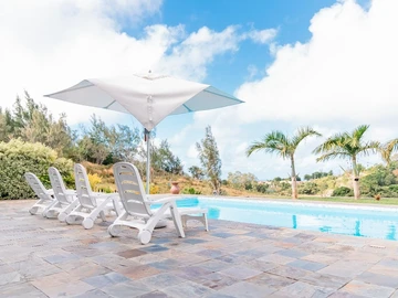 Luxury Villa with Sea Views and Communal Pool in Rodrigues, Ideal for Holiday Rent