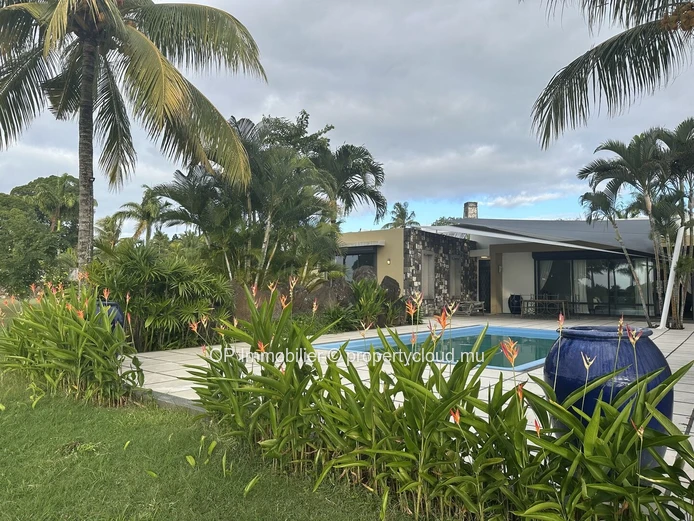 Maison meublée 4 chambres avec piscine à louer à Forêt Daruty