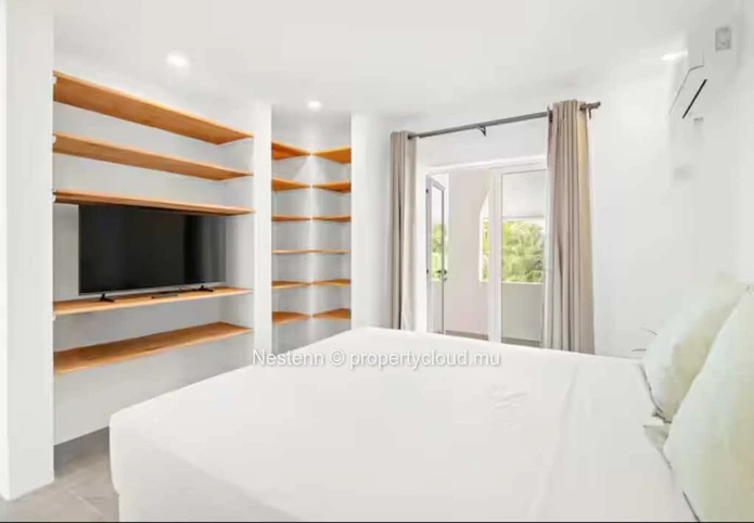 Charming and bright 4 bedroom semi-detached villa