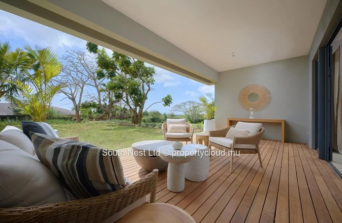 Elegant Garden Apartment in a Prestigious Residence – Belle Vue Harel