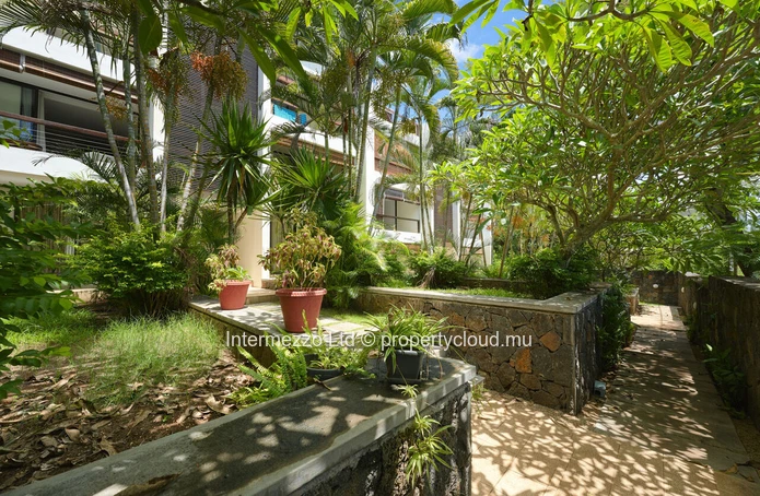 Appartement R+2 Trou aux Biches / Mont Choisy — 1 chambre, 70m², piscine, plage à pied, meublé & équipé