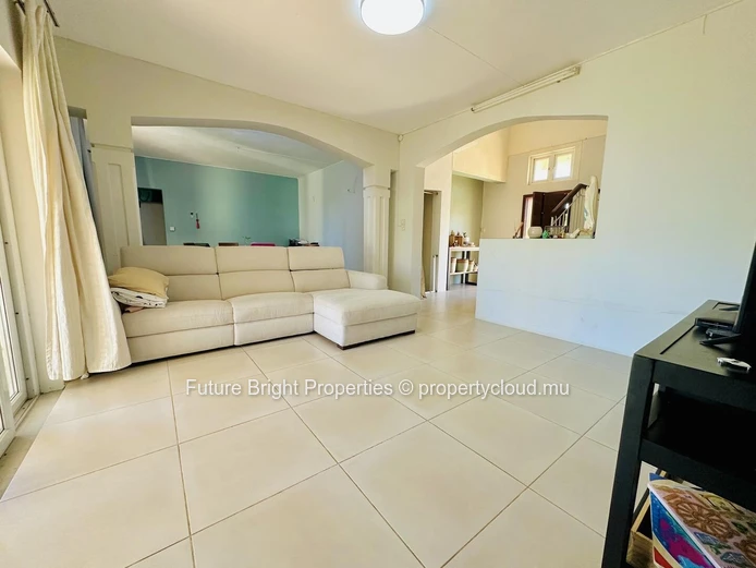 Maison Familiale Spacieuse dans un Morcellement Paisible – À Quelques Minutes de Jumbo Riche Terre !