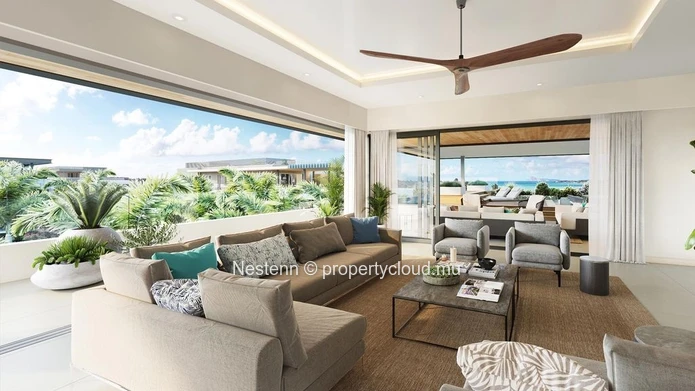 Four-bedroom penthouse in a prestigious estate with golf, a short walk from the beach and shops.
