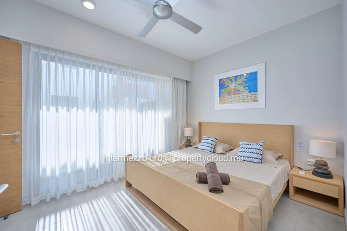 Walk to the Beach: 2-Bed Apartment in Mont Choisy
