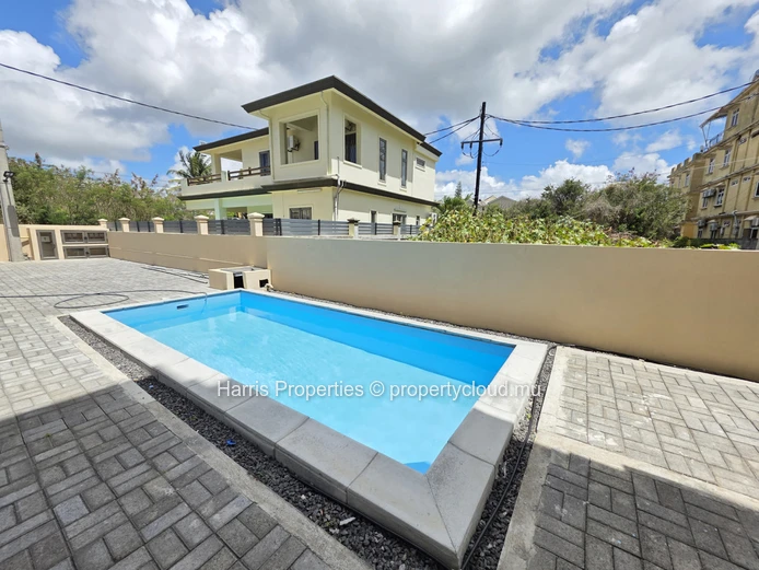 Elegant 3-Bedroom Apartment for Rent in Pereybère