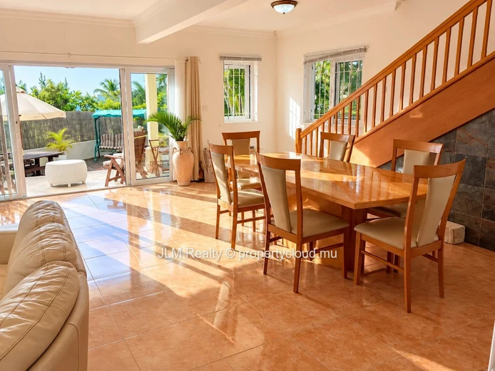For sale: Seafront villa with walking access to the beach in Calodyne, Mauritius