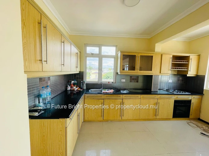 Penthouse À Vendre À Beau Bassin – Superbe Vue Sur Les Montagnes
