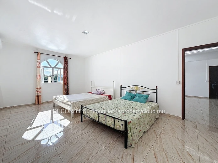 Large 287 m² house for sale