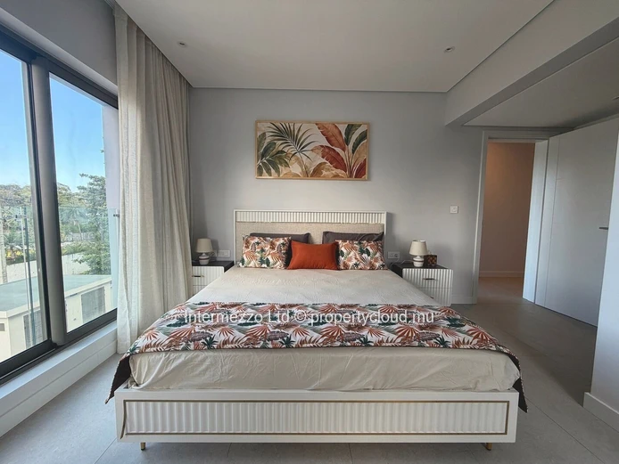 Pereybere | New 144 m² Apartment with Pool, Walk to Beach