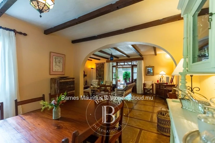 FLOREAL - Charming & Cozy Family Home - 4 bedrooms