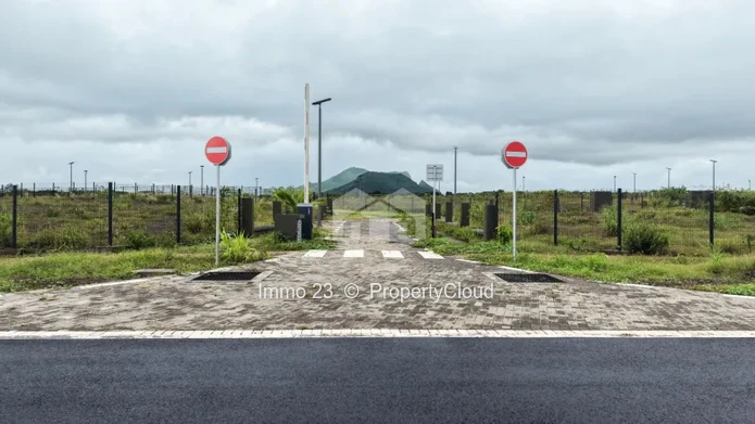 Residential Land - 555.4m2 - Flic en Flac - Ref. TE98775VE