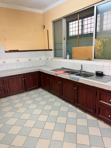 12-Bedroom House for Rent in Port Louis