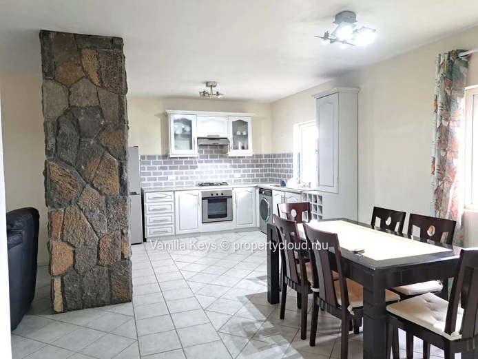 À Vendre – Charmant Appartement de 3 Chambres : Votre Petit Cocon au Cœur de Curepipe