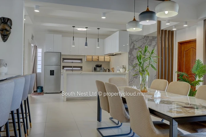 Beautiful villa of 4 bedrooms close to the beach