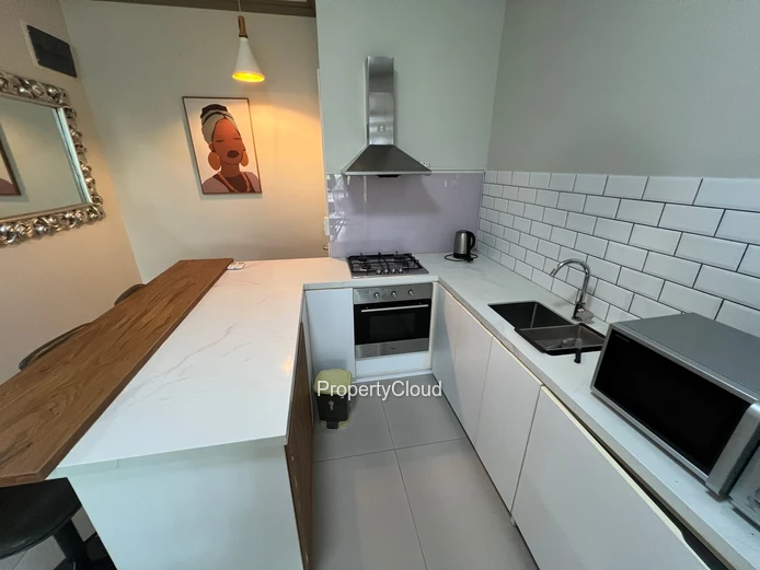 À Louer - Appartement De 2 Chambres Avec Piscine - Ebène 