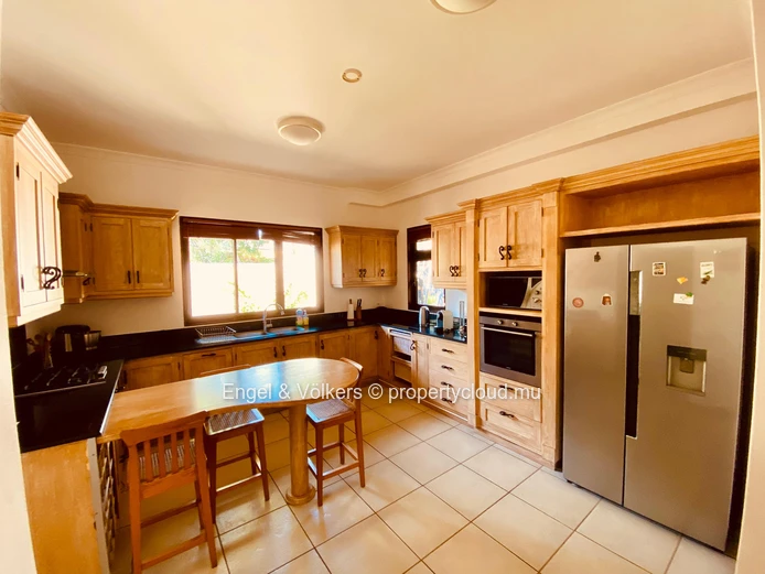 5 Bedrooms Villa on a golf Course