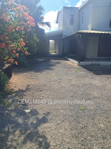 3 Chambres Maison avec Piscine à Vendre – Trou d'Eau Douce