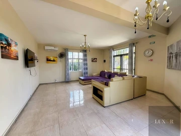 5 Bedroom Villa