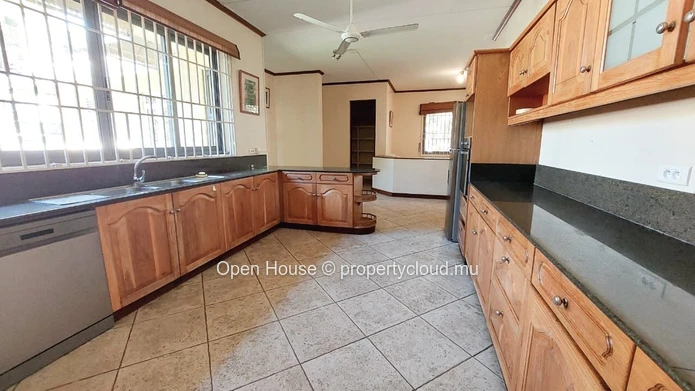 Elegant 4-Bedroom Residence for Rent in Bain Boeuf