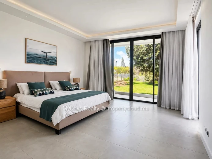 Exceptional 5-Bedroom Villa for Rent - Tamarin