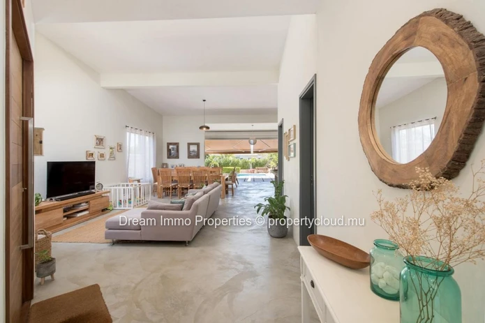 Belle Villa Sur Un Grand Terrain De 1 400 M² Proche De Grand Baie - Ile Maurice