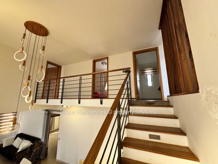 Maison moderne et spacieuse, entièrement meublée avec 4 chambres et double garage