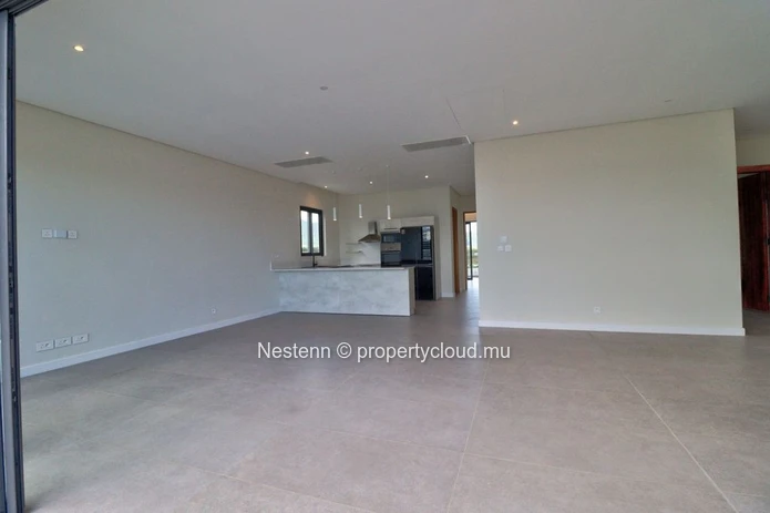 4-bedroom penthouse with sea and mountain views