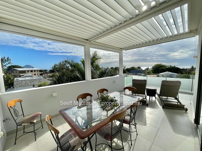 Exquisite Penthouse with Modern Elegance