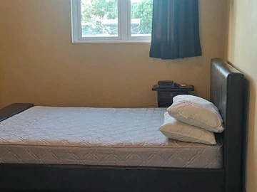 6 Bedroom House
