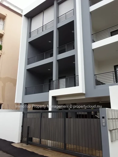 Appartement de 3 chambres au centre de QUATRE BORNES, proche de la station de métro Victoria
