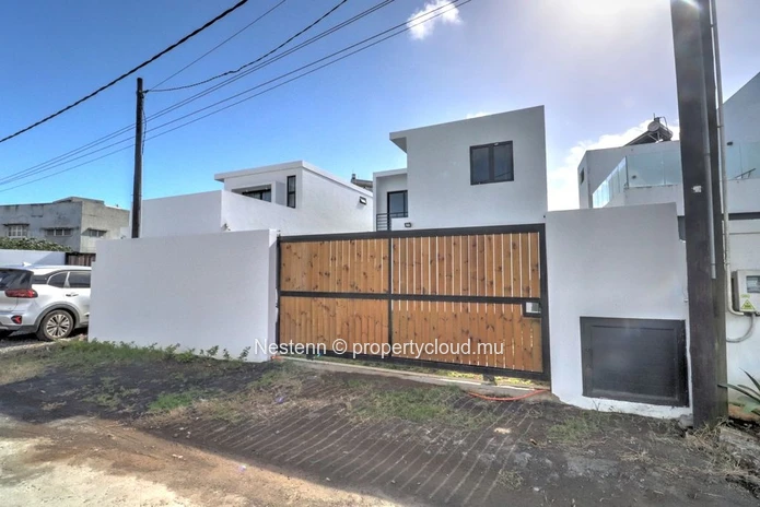Maison moderne neuve de 3 chambres avec piscine à Fond du Sac, tout près de Grand Baie