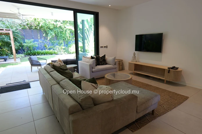 Luxury 3-Bedroom PDS Villa with Private Pool in Tamarin