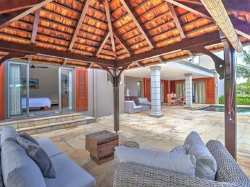 Superb villa with 3 en-suite bedrooms with double living room in a prestigious golf estate